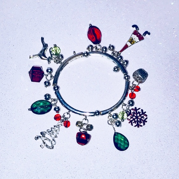 Charm Bracelet & Earrings 🎄☃️🎁 - Picture 2 of 3